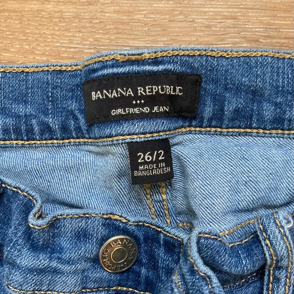Banana Republic Girlfriend Jean, Size 2 - Picture 3 of 3